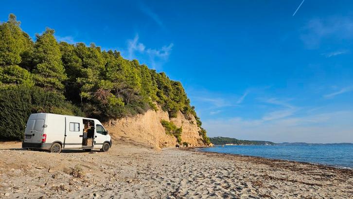 Renault Master zelfbouw campervan - 2008 - L3H2, Auto's, Renault, Particulier, Master, Trekhaak, Diesel, Euro 4, Ophalen