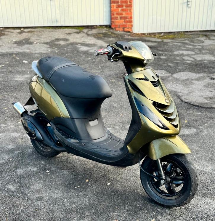 Piaggio zip 2T A klasse top staat, Fietsen en Brommers, Scooters | Piaggio, Zo goed als nieuw, Zip, Klasse A (25 km/u), Benzine