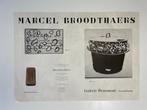 lot Marcel Broodthaers poster, vinylplaat, uitnodigingen, Enlèvement ou Envoi
