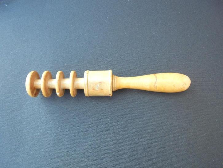 cousette en buis reglementaire du poilu armée française ww1, Collections, Objets militaires | Général, Armée de terre, Enlèvement ou Envoi