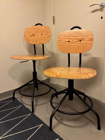 Houten bureau / draaistoel beschikbaar voor biedingen