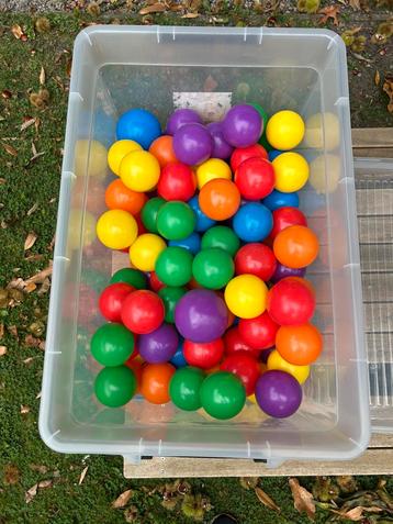 Ballen voor ballenbad beschikbaar voor biedingen