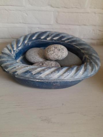 Terracotta schaaltje . beschikbaar voor biedingen