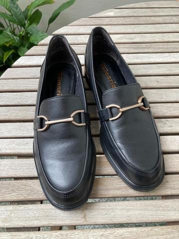 Tamaris loafers in zwart leer beschikbaar voor biedingen