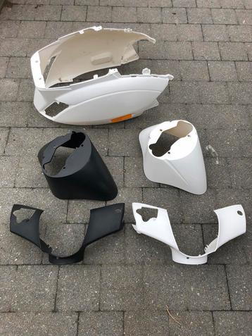 Piaggio zip kappen beschikbaar voor biedingen