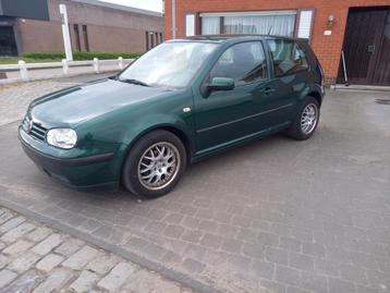 Volkswagen golf gekeurd  benzine  beschikbaar voor biedingen