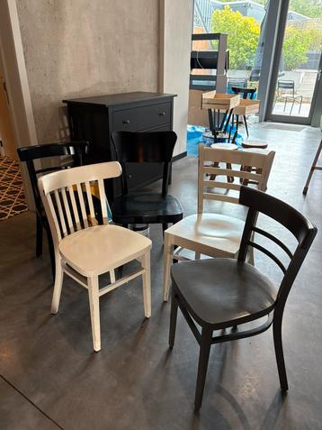 50 volwaardig houten stoelen beschikbaar voor biedingen