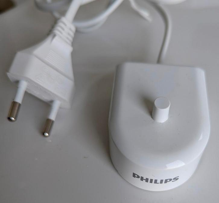 Chargeur brosse a dent Philips hr6100, Handtassen en Accessoires, Uiterlijk | Mondverzorging, Zo goed als nieuw, Ophalen of Verzenden