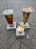 Kaars, vaas en lettertype op het kerkhof, Antiek en Kunst, Antiek | Religieuze voorwerpen, Ophalen of Verzenden