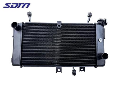RADIATEUR Suzuki SFV 650 Gladius (01-2000/-) (17710-44H00), Motoren, Onderdelen | Overige, Gebruikt