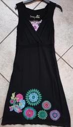 Huit robes Desigual manches courtes Taille : S, Overige kleuren, Ophalen of Verzenden, Gedragen, Boven de knie