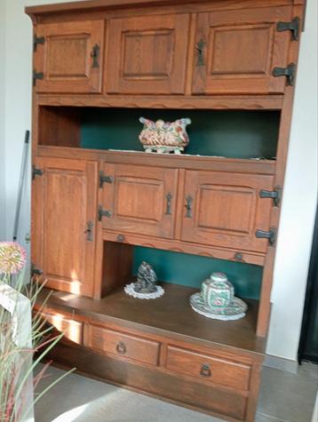 Wandkast donker eik H 196 cm x B 140 cm D 60 cm beschikbaar voor biedingen