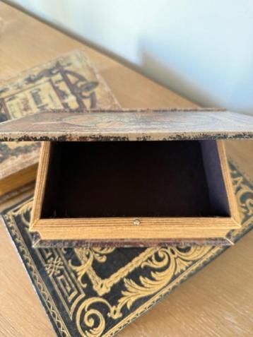 3 dozen in de vorm van een antiek boek beschikbaar voor biedingen
