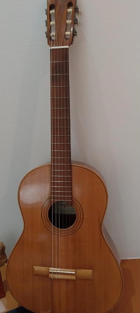 guitare classique Lion, Musique & Instruments, Instruments à corde | Guitares | Acoustiques, Utilisé, Guitare classique ou espagnole