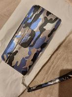Porte feuille guess militaire, Bijoux, Sacs & Beauté, Porte-monnaie & Portefeuilles, Enlèvement ou Envoi, Comme neuf, Guess
