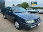 Volkswagen Passat 1.8i **1st Eigenaar** 90.000 km**, Auto's, Volkswagen, Mistlampen, Stof, Bedrijf, Zilver of Grijs