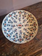 GROTE RONDE SCHAAL in geglazuurd aardewerk in drie kleuren, Antiek en Kunst, Ophalen of Verzenden