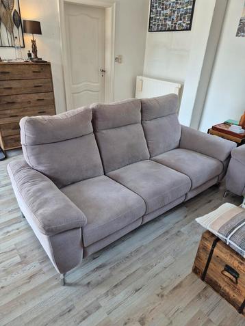 GRATIS !! 1 JAAR OUD Salon met 4 elektrische relax plaatsen beschikbaar voor biedingen