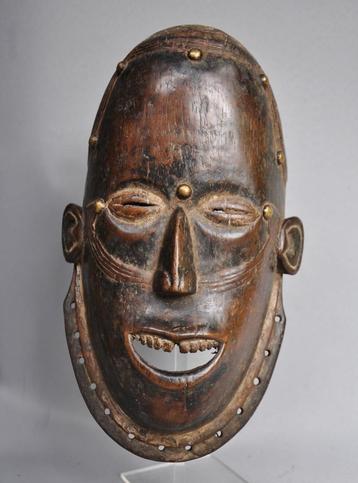 Afrikaans gelaatsmasker van de IBO, Nigeria, ca 1970 beschikbaar voor biedingen