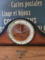 Ancienne horloge de cheminée, Enlèvement