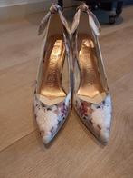 Ted Baker pumps met bloemen 39,5, Comme neuf, Escarpins, Enlèvement ou Envoi, Blanc