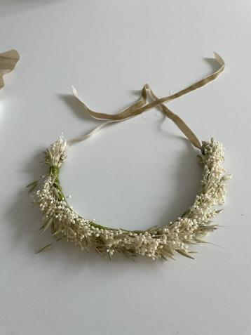 Gedroogde bloemen als haarstuk voor communie  beschikbaar voor biedingen