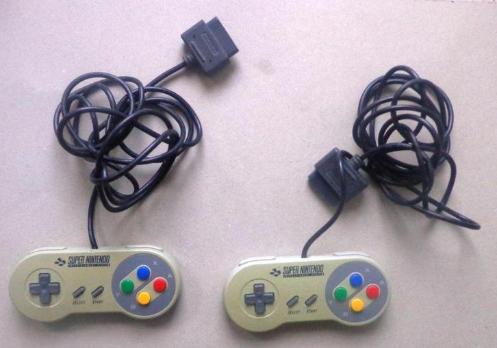 2 Originele Controllers voor de Europese Super Nintendo, Games en Spelcomputers, Games | Nintendo Super NES, Gebruikt, Ophalen of Verzenden