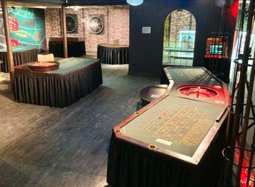 Compleet Las Vegas Casino decor met authentieke tafels beschikbaar voor biedingen