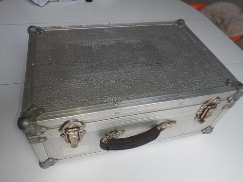 Metalen koffer binnen afmetingen 16,5×44,5×29cm, Handtassen en Accessoires, Koffers, Gebruikt, Metaal, Minder dan 50 cm, Minder dan 35 cm