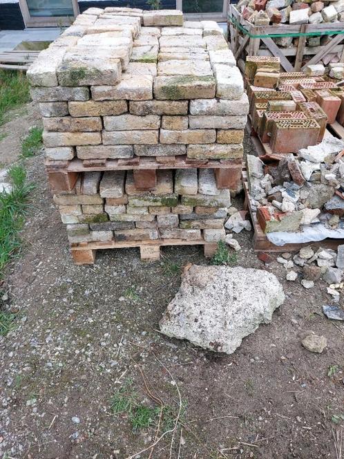 Oude gebruiksklare bakstenen op palletten, Doe-het-zelf en Bouw, Metselstenen, Gebruikt, Bakstenen, Ophalen