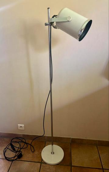 Mooie vintage vloerlamp met chrome beschikbaar voor biedingen