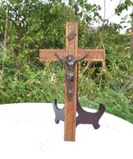 crucifix en bois et regule croix sculptée, Enlèvement ou Envoi