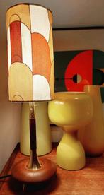 Vintage sfeerlamp, houten voet, bruin wit oranje, Ophalen of Verzenden