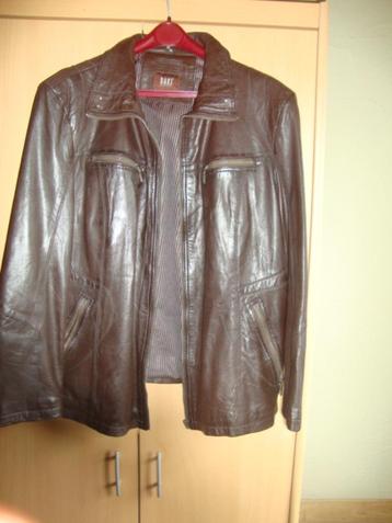 Korte lederen dames jas beschikbaar voor biedingen