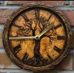 Vintage ronde wandklok van metaal - Levensboom (20cm), Huis en Inrichting, Ophalen of Verzenden, Nieuw, Wandklok