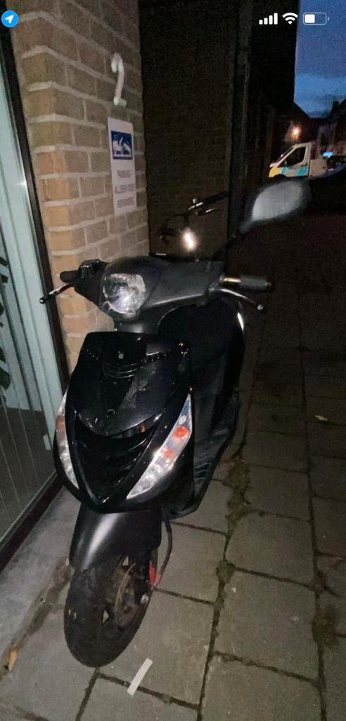 Piaggio zip a klasse, Fietsen en Brommers, Snorfietsen en Snorscooters, Zo goed als nieuw, Piaggio, Ophalen