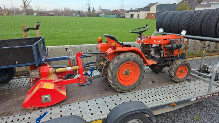 Kubota tractor met toebehoren, Zakelijke goederen, Landbouw | Werktuigen, Ophalen