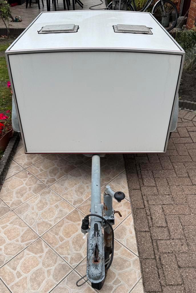 Stevige dierenaanhanger volledig te openen met ventilatie, Auto diversen, Aanhangers en Bagagewagens, Zo goed als nieuw, Ophalen