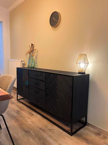Zwarte visgraat/mangohout dressoir: FLOOR beschikbaar voor biedingen