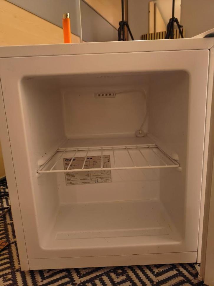 NIEuw Mini diepvries A+proline nieuwprijs was 295euro, Elektronische apparatuur, Koelkasten en IJskasten, Zo goed als nieuw, Met vriesvak