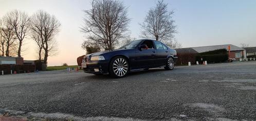 325 TDS 2.5 143cv boîte manuelle, Auto's, BMW, Particulier, 3 Reeks, Diesel, Berline, Handgeschakeld, Blauw, Zwart, Overige bekleding