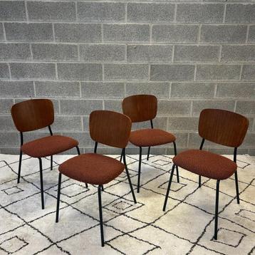 Lot de 4 chaises bouclette texturée et pieds métal beschikbaar voor biedingen