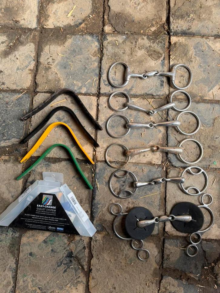 Bitten, sporen en zadel beugels(bates/wintec), Dieren en Toebehoren, Paarden en Pony's | Hoofdstellen en Tuigage, Zo goed als nieuw