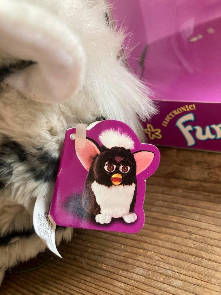 FURBY SNOW LEOPARD ETAT NEUF + box + Étiquette d’origine, Collections, Ours & Peluches, Comme neuf, Autres types, Autres marques