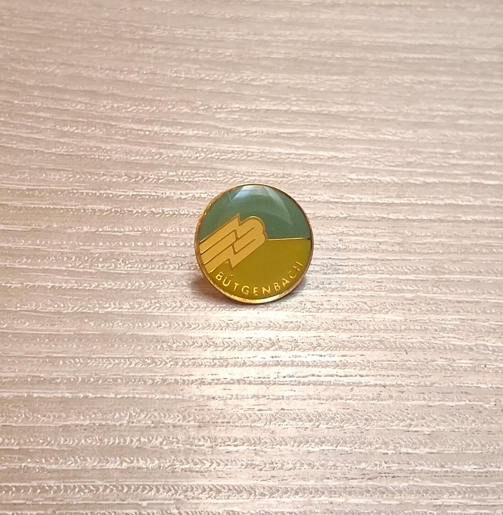 PIN - BÜTGENBACH - LIÈGE - LUIK, Collections, Broches, Pins & Badges, Envoi, Utilisé, Ville ou Campagne, Insigne ou Pin's