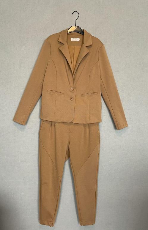 Camelkleurig dames broekpak van Cream (L), Kleding | Dames, Jasjes, Kostuums en Pakken, Zo goed als nieuw, Kostuum of Pak, Maat 42/44 (L)