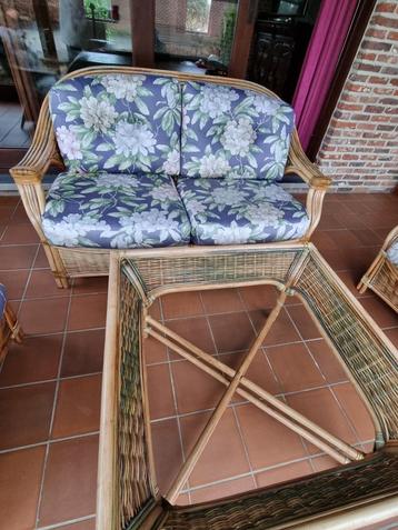 2zit rotan zetel + bijhorend tafeltje met glazen blad, Moins de 75 cm, Comme neuf, Enlèvement, Bois