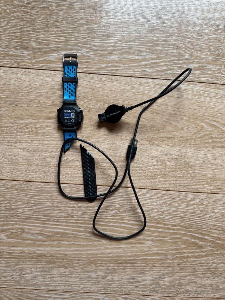 Garmin Forerunner 620 (met kapot polsbandje), Handtassen en Accessoires, Sporthorloges, Gebruikt, Blauw, Afstand, Calorieverbanding