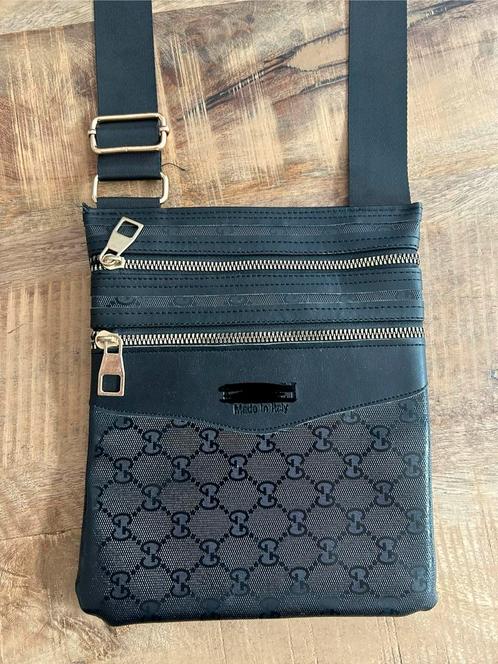 Sacoche Gucci, Handtassen en Accessoires, Tassen | Schoudertassen, Zo goed als nieuw, Overige merken, Zwart, Leer, Verzenden