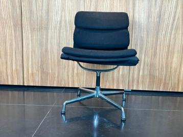 Chaise de groupe Vitra Eames en aluminium EA208